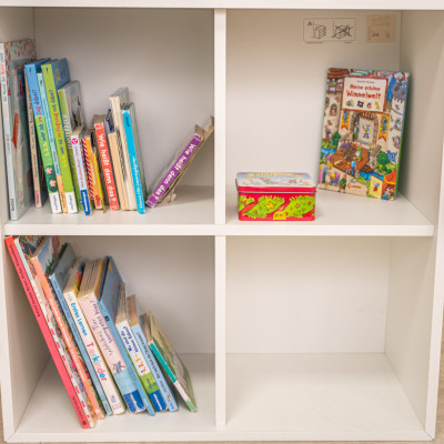 Bücherregal